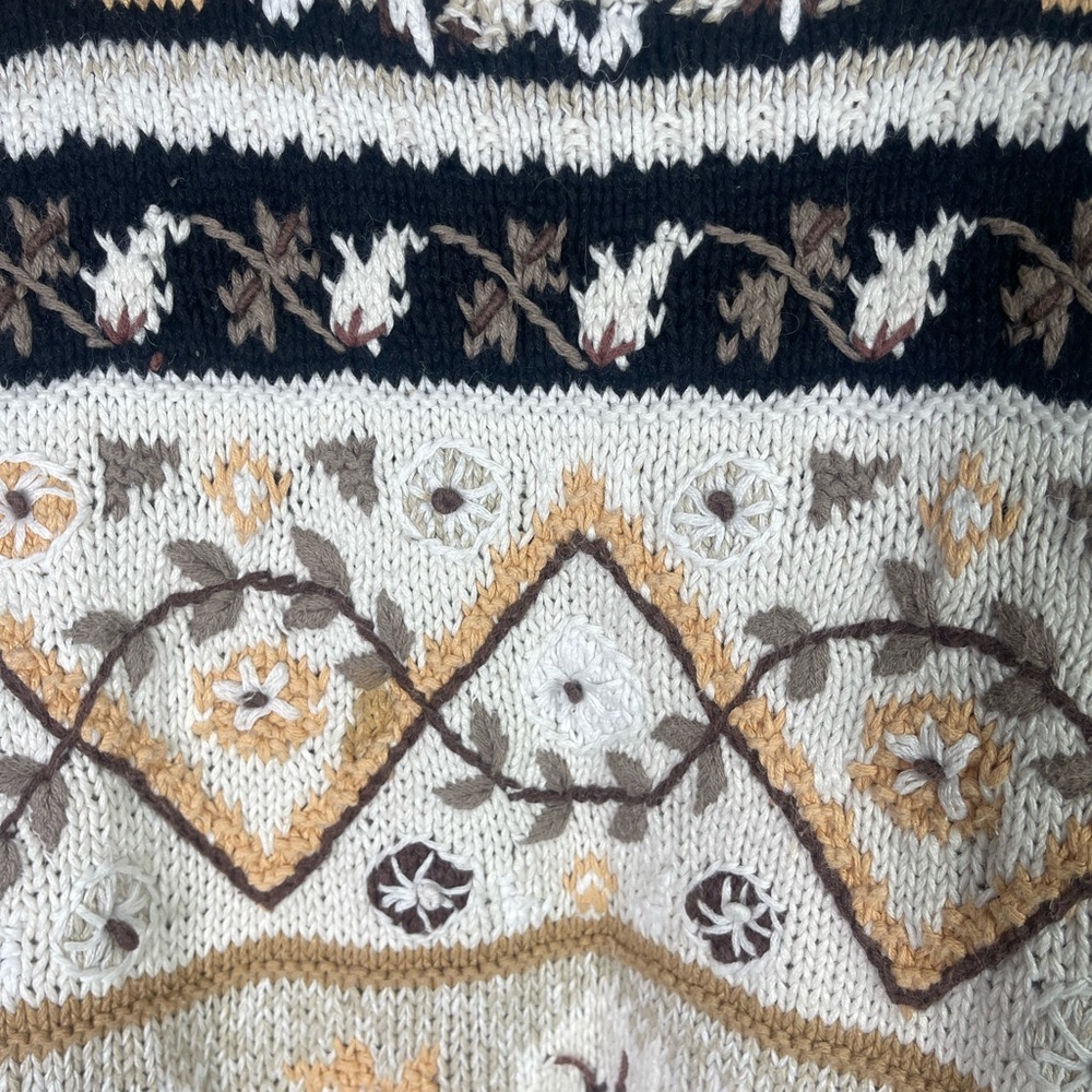Vintage Multicolor Patterned hand knitted cottagecore granny sweater - Picture 6 of 6